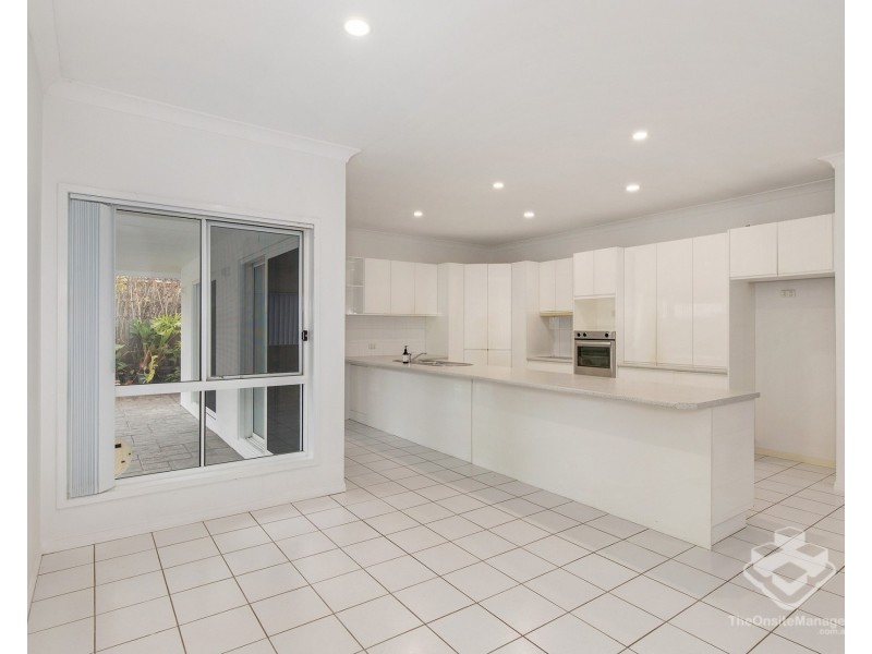 30 Glenwater Crescent, Helensvale QLD 4212