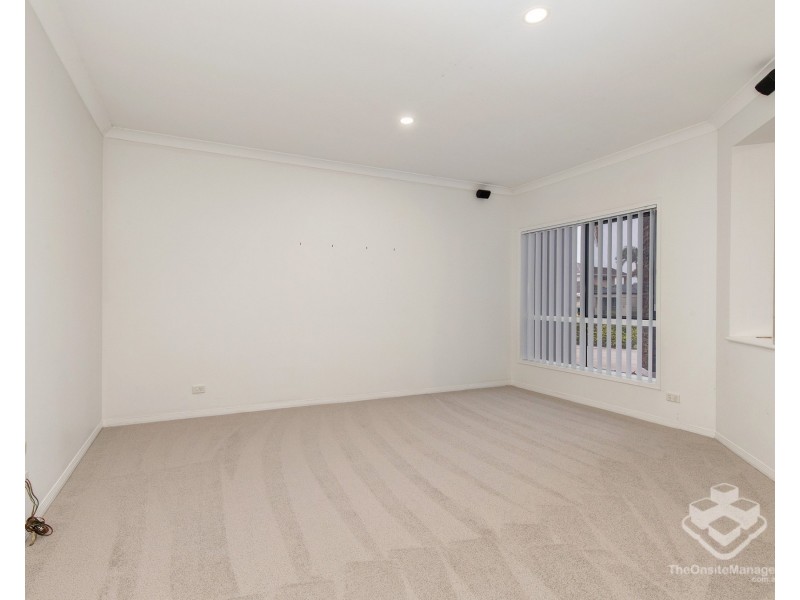 30 Glenwater Crescent, Helensvale QLD 4212