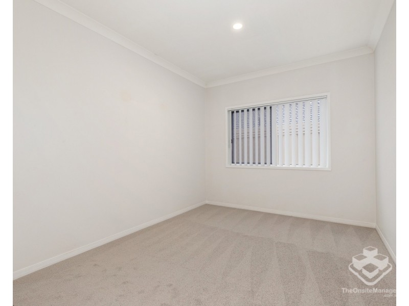 30 Glenwater Crescent, Helensvale QLD 4212