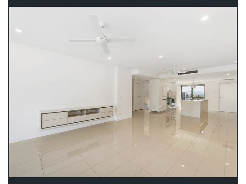 ID:21189456/388 Marine Parade, Labrador QLD 4215