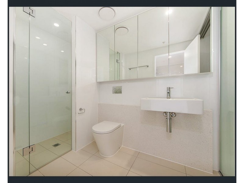 ID:21189456/388 Marine Parade, Labrador QLD 4215