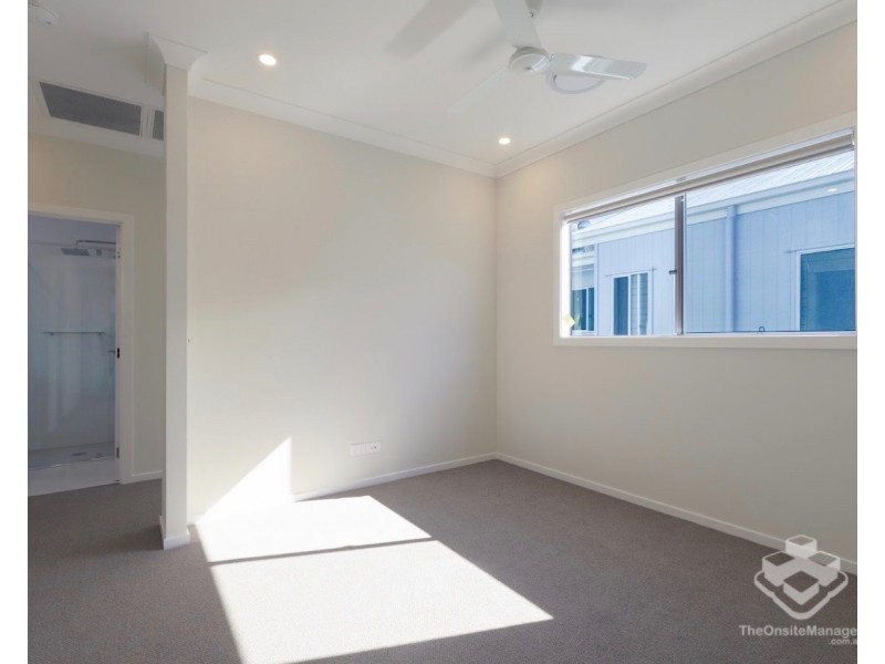 49 Zaffar Ave, Park Ridge QLD 4125