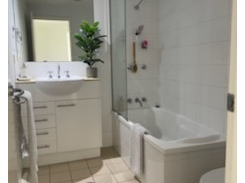 ID:21189676/98 University Drive, Varsity Lakes QLD 4227