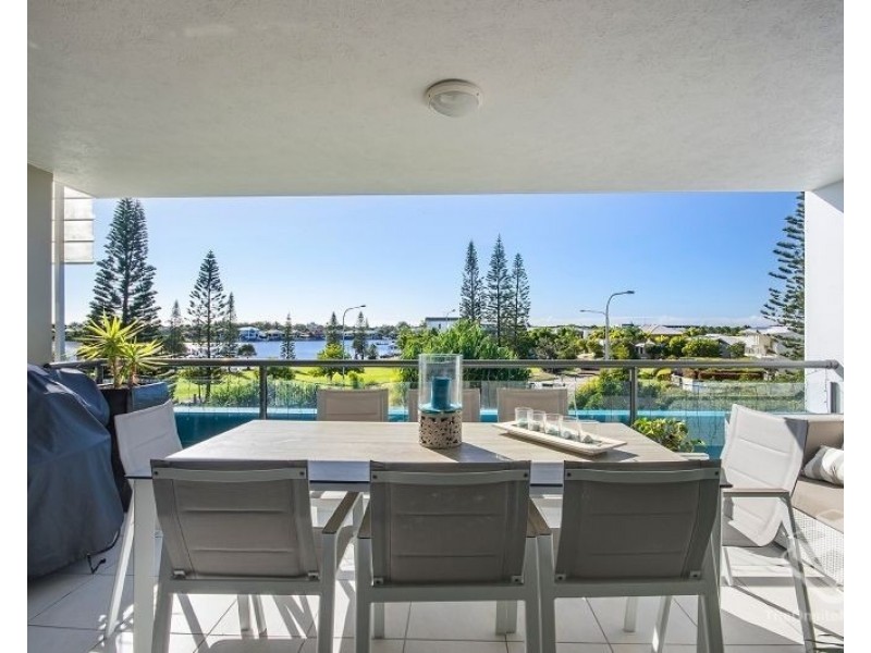 40/4 Grand Parade, Kawana Island QLD 4575