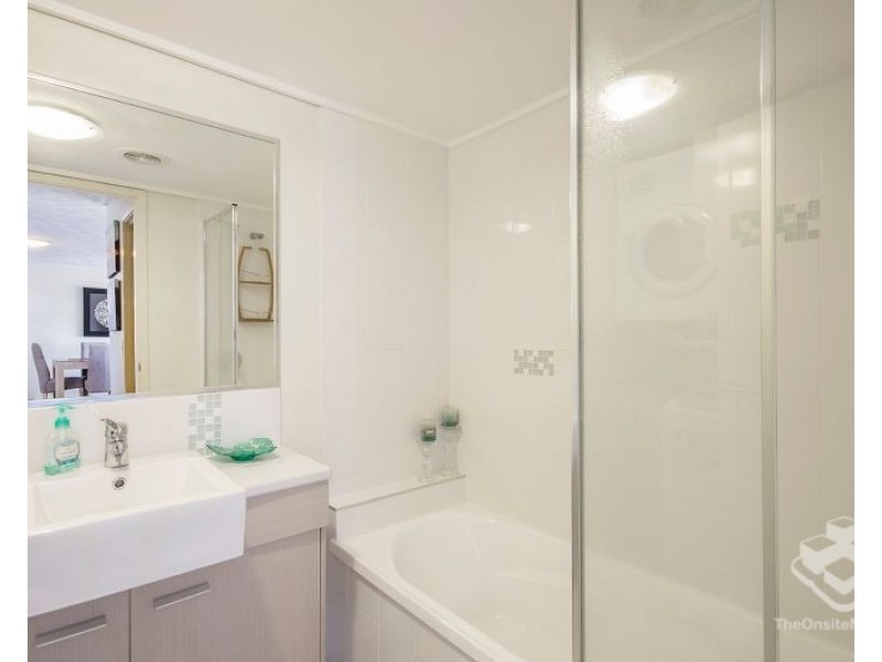 40/4 Grand Parade, Kawana Island QLD 4575