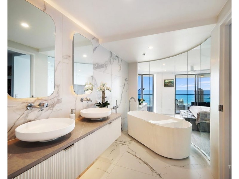 ID:21190321/12 Commodore Drive, Surfers Paradise QLD 4217