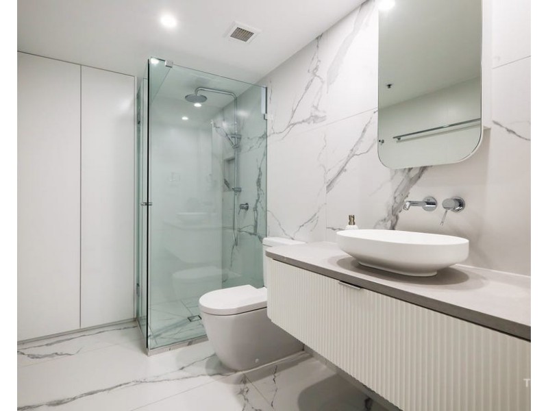 ID:21190321/12 Commodore Drive, Surfers Paradise QLD 4217