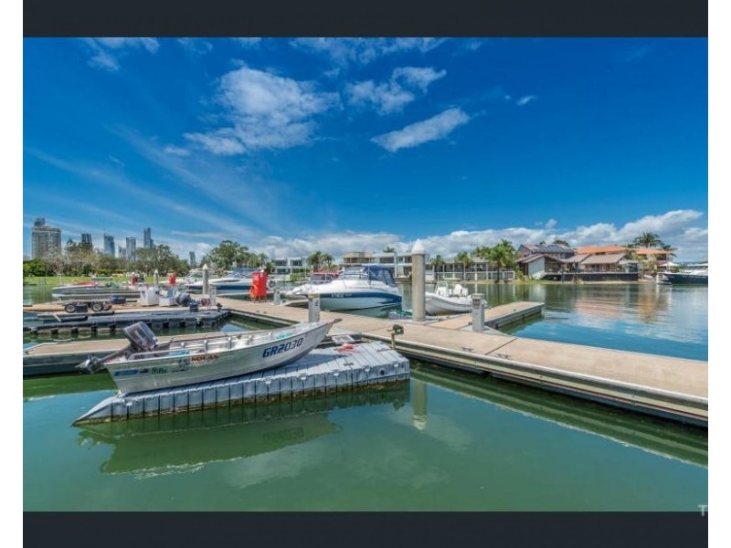 ID:21190321/12 Commodore Drive, Surfers Paradise QLD 4217