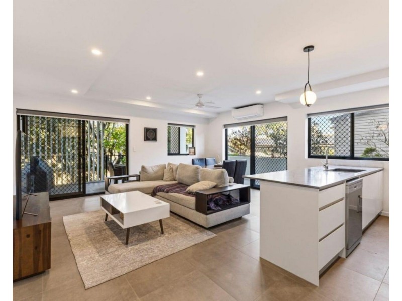 202/9 Violet Street, Redcliffe QLD 4020