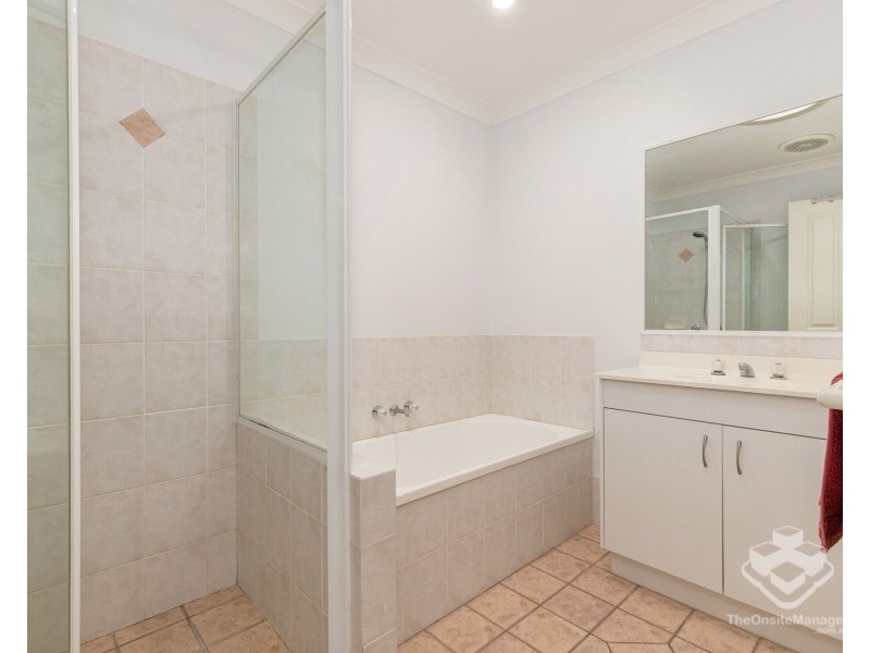 102 Cootharaba Drive, Helensvale QLD 4212