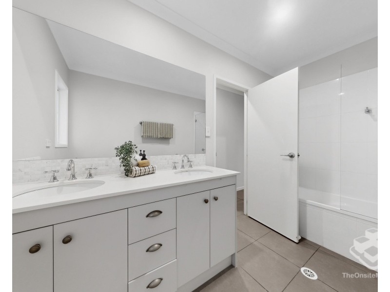 2/61 Mint Crescent, Griffin QLD 4503