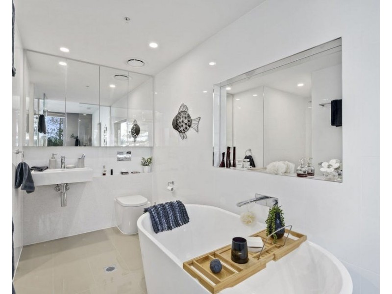 ID:21190822/388 Marine Parade, Labrador QLD 4215