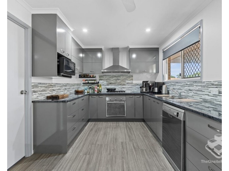 6 Twolyn Street, Urangan QLD 4655