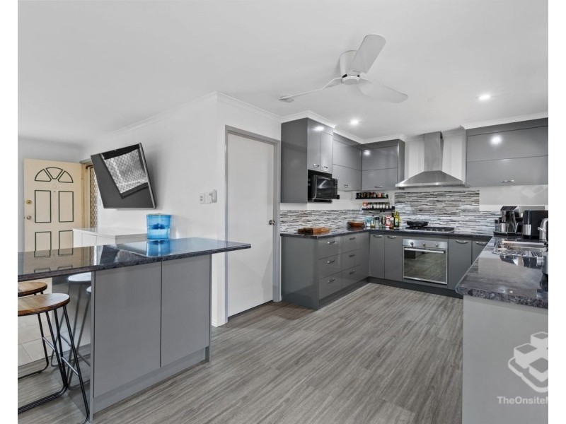 6 Twolyn Street, Urangan QLD 4655