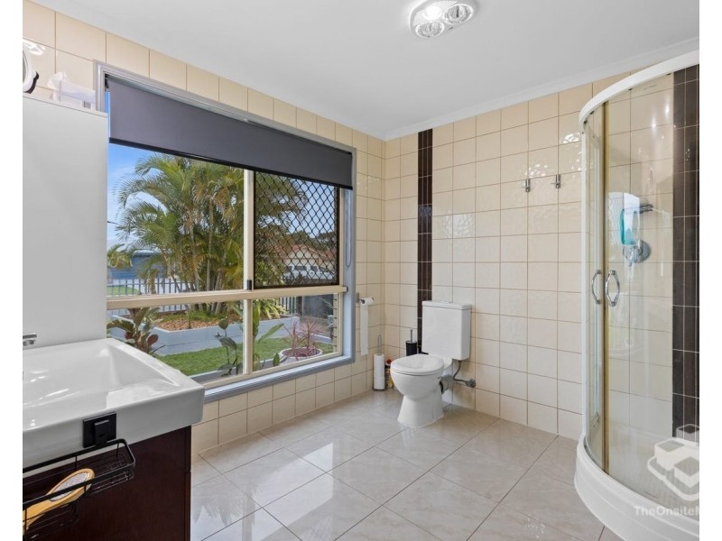 6 Twolyn Street, Urangan QLD 4655