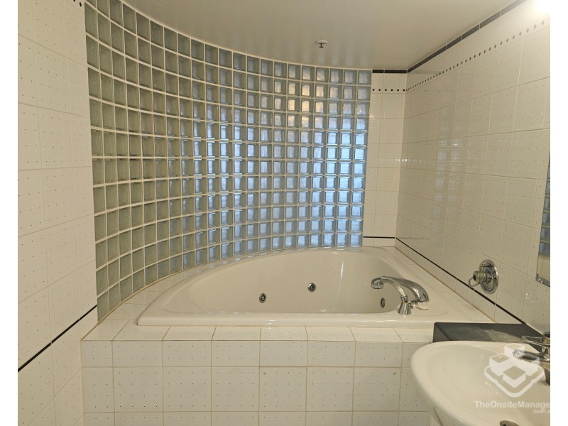 ID:21190867/12 Commodore Drive, Surfers Paradise QLD 4217