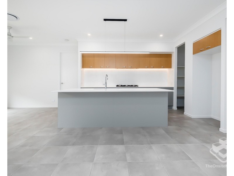 68 Redcomb Drive, Park Ridge QLD 4125