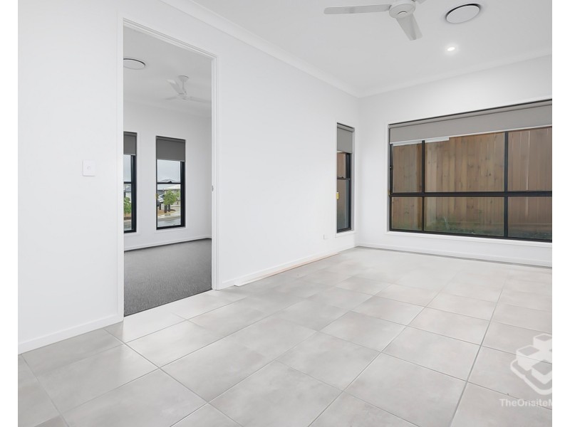 68 Redcomb Drive, Park Ridge QLD 4125