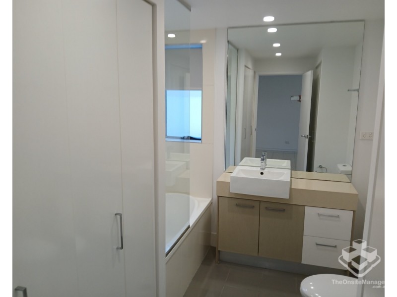 ID:21191327/30-32 Paradise Island, Surfers Paradise QLD 4217