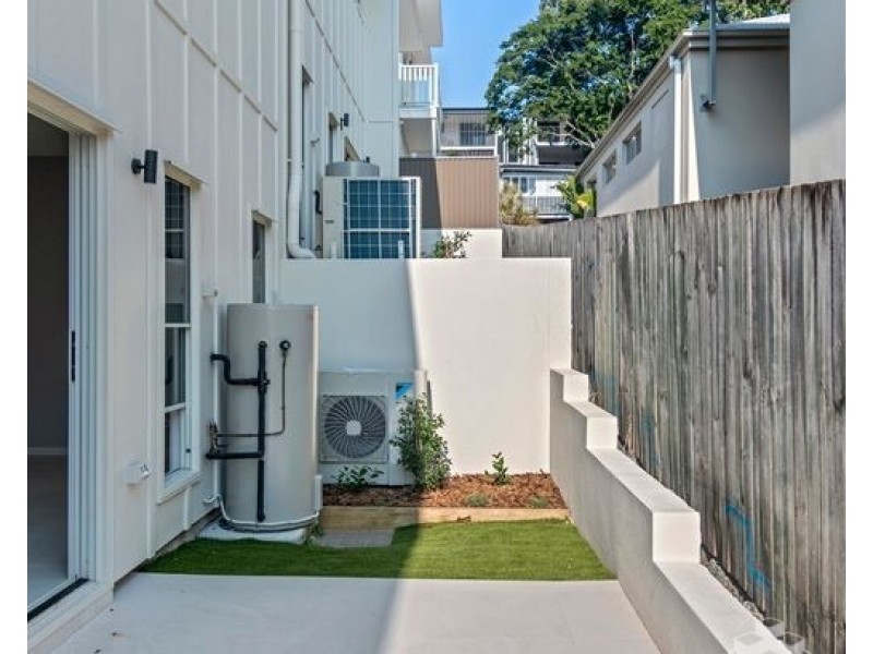 1A View Street, Holland Park QLD 4121
