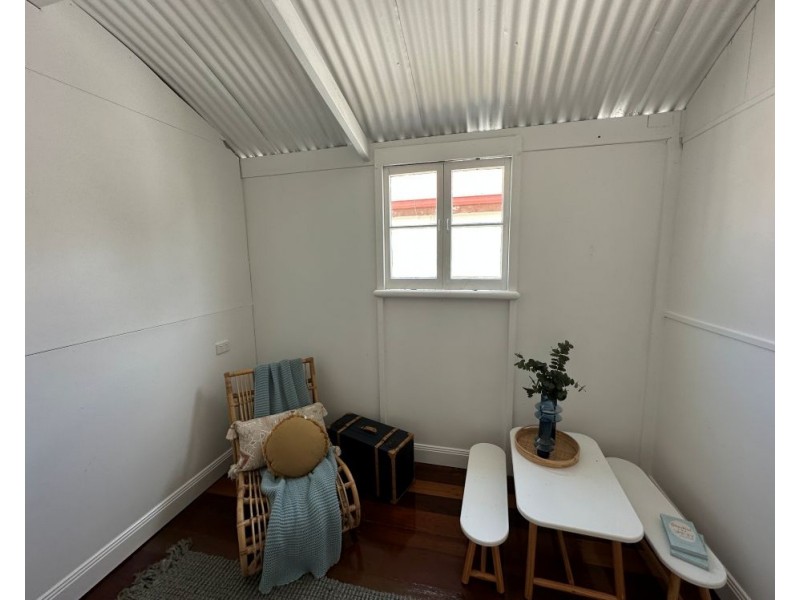 24 Maryvale Street, West End QLD 4810