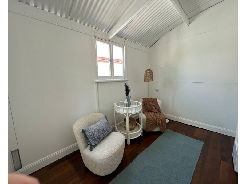 24 Maryvale Street, West End QLD 4810