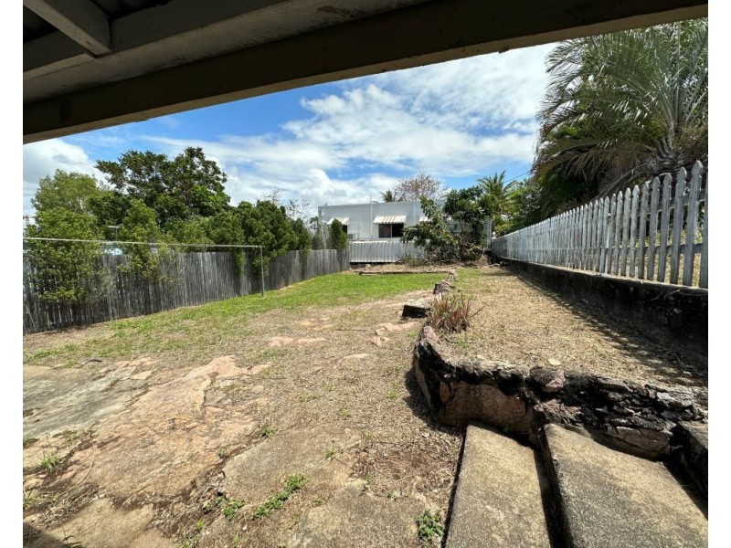 24 Maryvale Street, West End QLD 4810