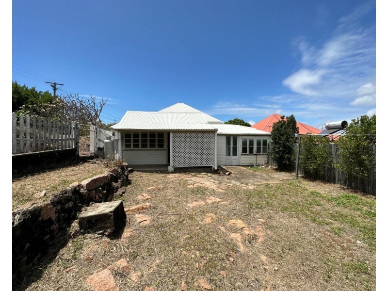 24 Maryvale Street, West End QLD 4810