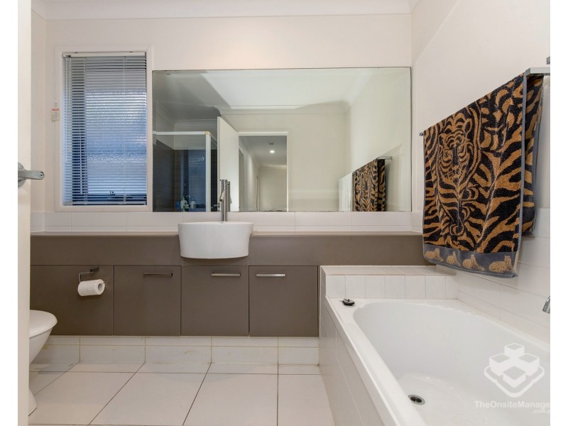 20/2 Jefferson Court, Upper Coomera QLD 4209