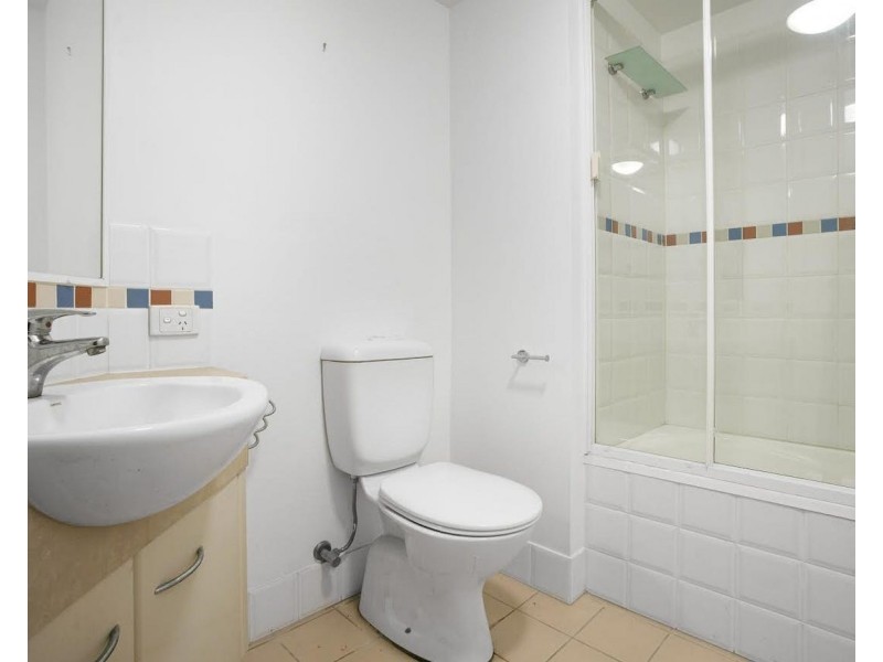 ID:21192390/ 15 Vernon Terrace, Teneriffe QLD 4005