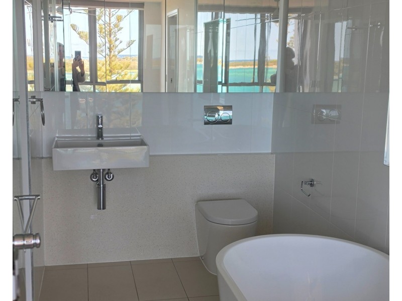 ID:21192395/388 Marine Parade, Labrador QLD 4215