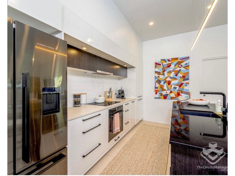 ID:21192600/9 Hooker Boulevard, Broadbeach Waters QLD 4218