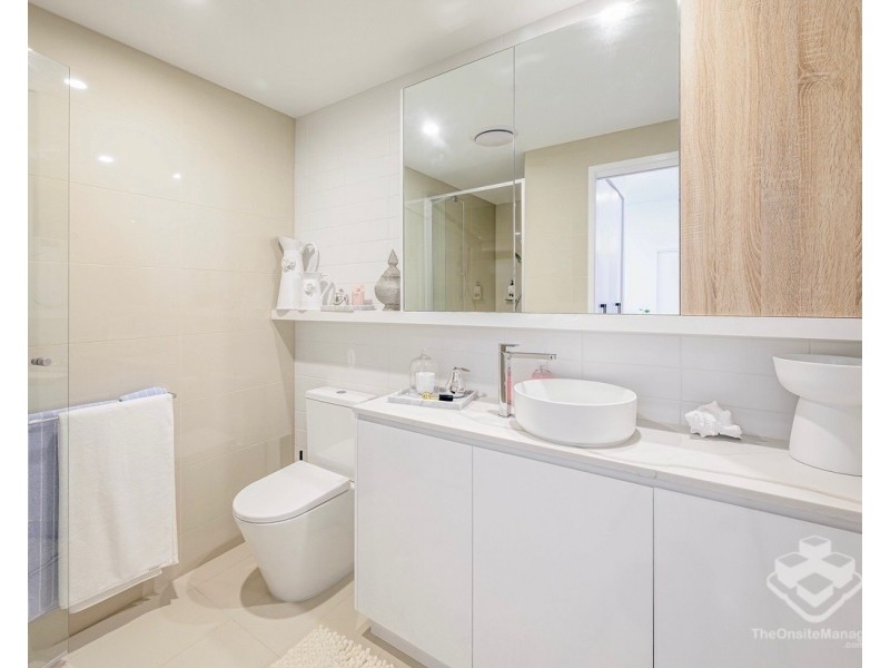ID:21192600/9 Hooker Boulevard, Broadbeach Waters QLD 4218