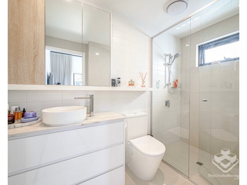 ID:21192600/9 Hooker Boulevard, Broadbeach Waters QLD 4218
