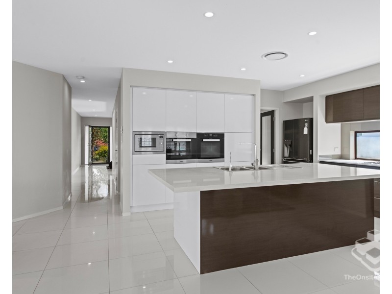 15 Mizen Place, Holland Park West QLD 4121