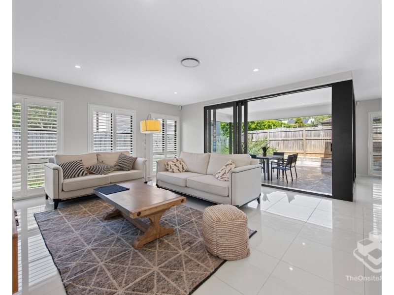 15 Mizen Place, Holland Park West QLD 4121