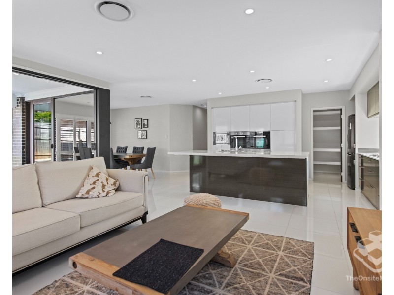 15 Mizen Place, Holland Park West QLD 4121