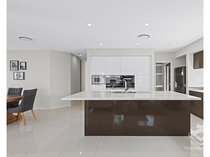 15 Mizen Place, Holland Park West QLD 4121
