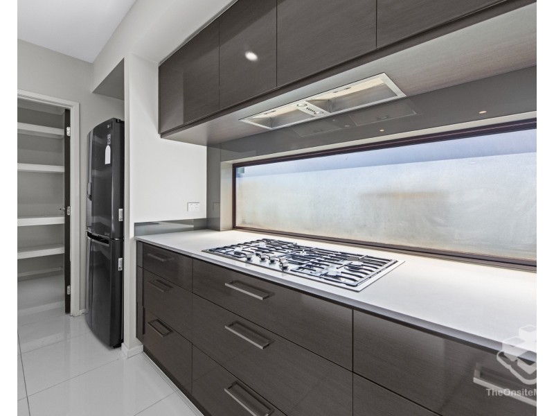 15 Mizen Place, Holland Park West QLD 4121