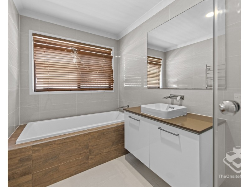 15 Mizen Place, Holland Park West QLD 4121