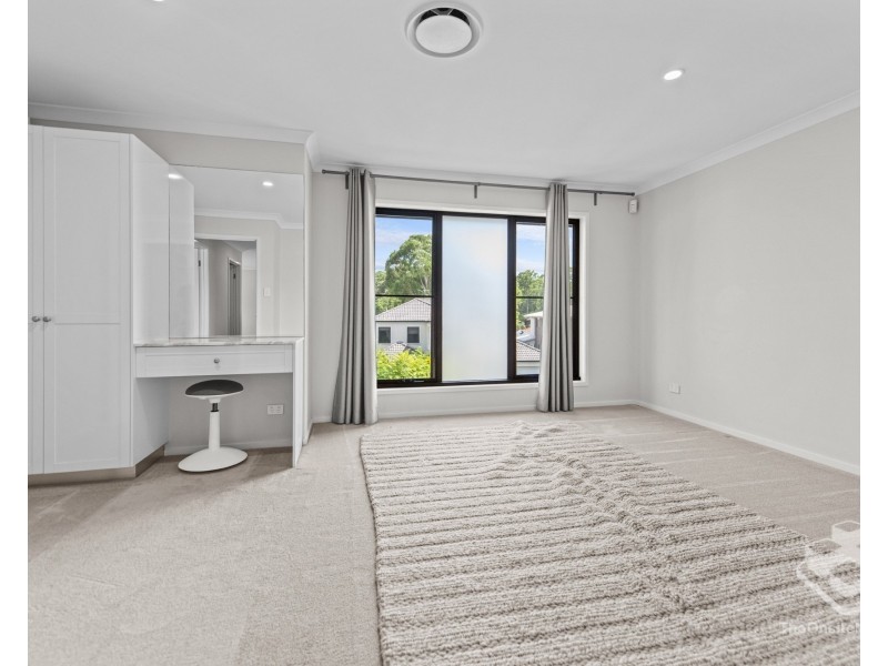 15 Mizen Place, Holland Park West QLD 4121