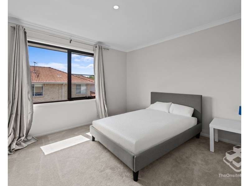 15 Mizen Place, Holland Park West QLD 4121