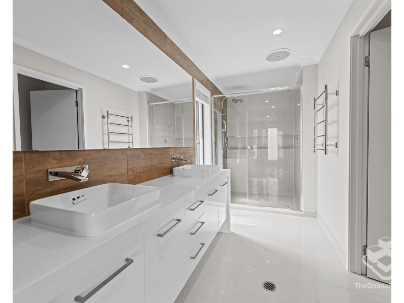15 Mizen Place, Holland Park West QLD 4121