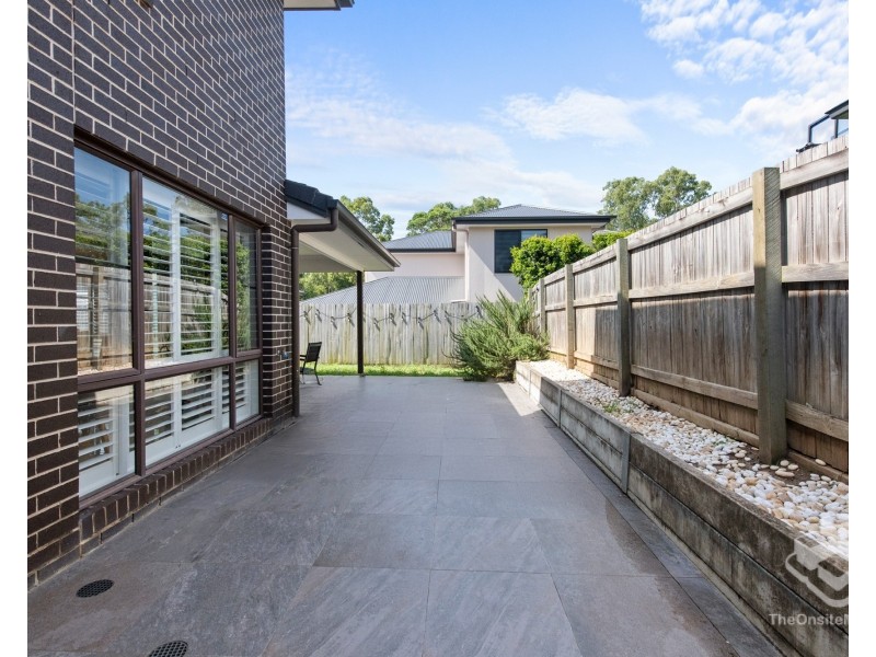 15 Mizen Place, Holland Park West QLD 4121