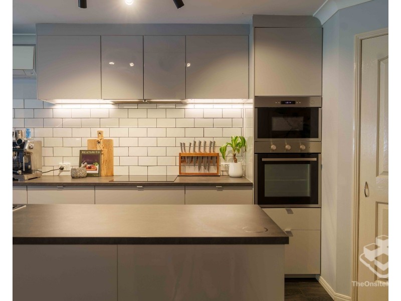 14 Estate Place, Holland Park West QLD 4121