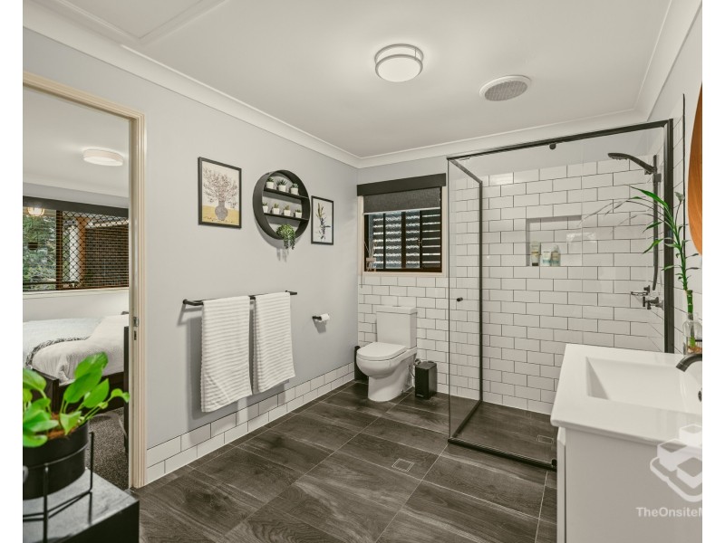 14 Estate Place, Holland Park West QLD 4121