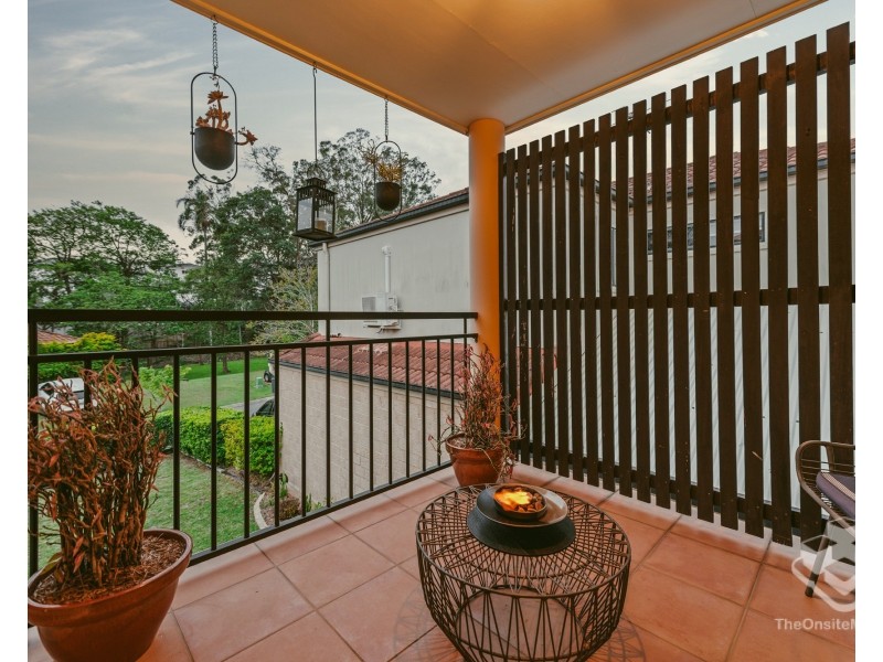 14 Estate Place, Holland Park West QLD 4121