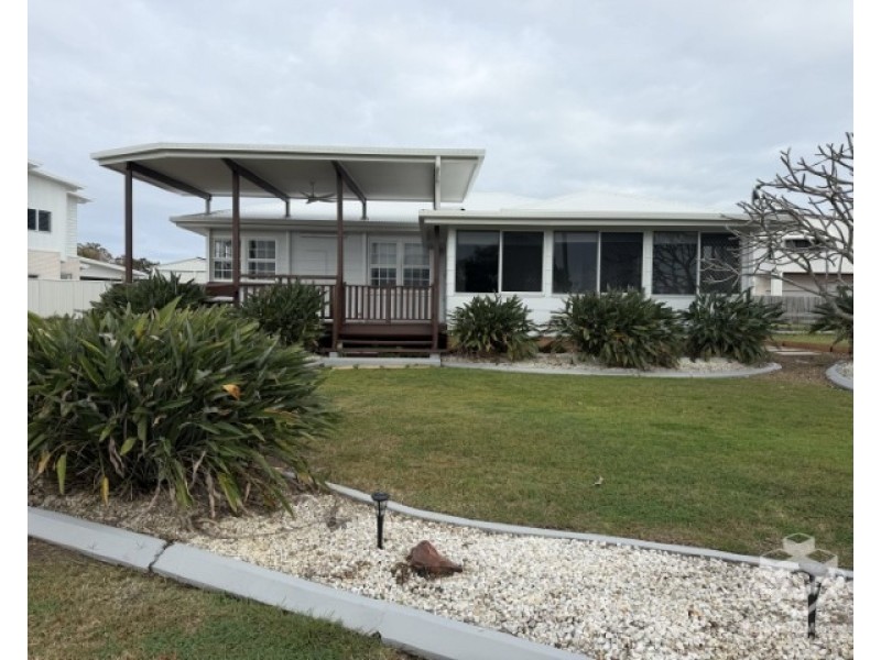 93 Esplanade, Point Vernon QLD 4655