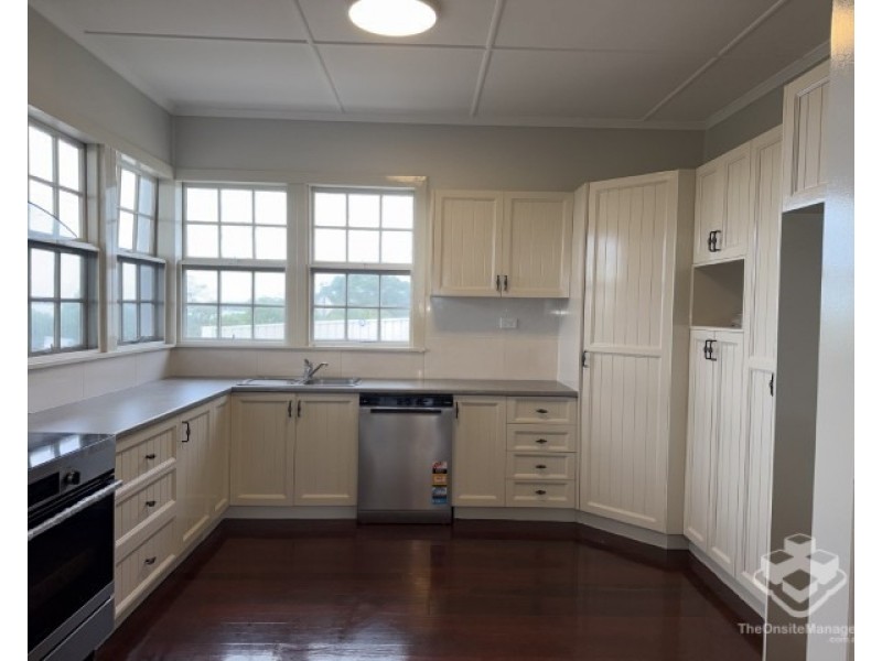 93 Esplanade, Point Vernon QLD 4655
