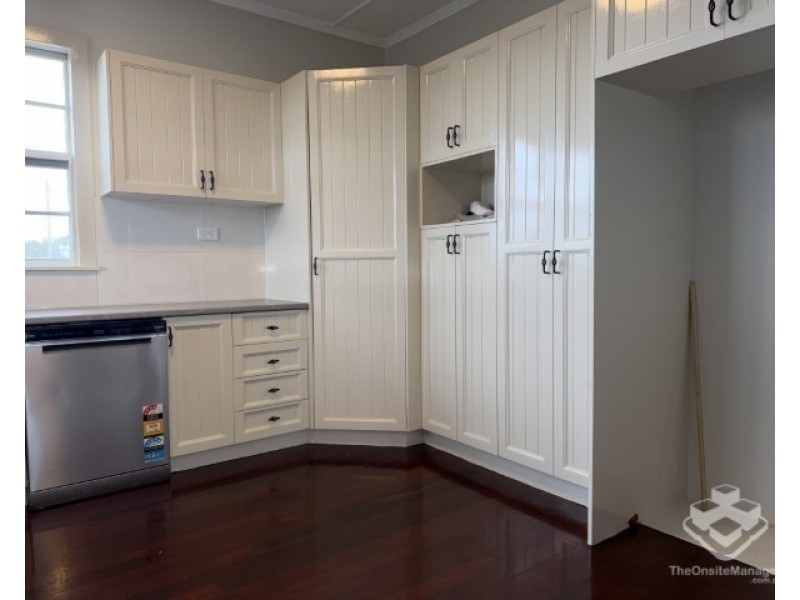 93 Esplanade, Point Vernon QLD 4655